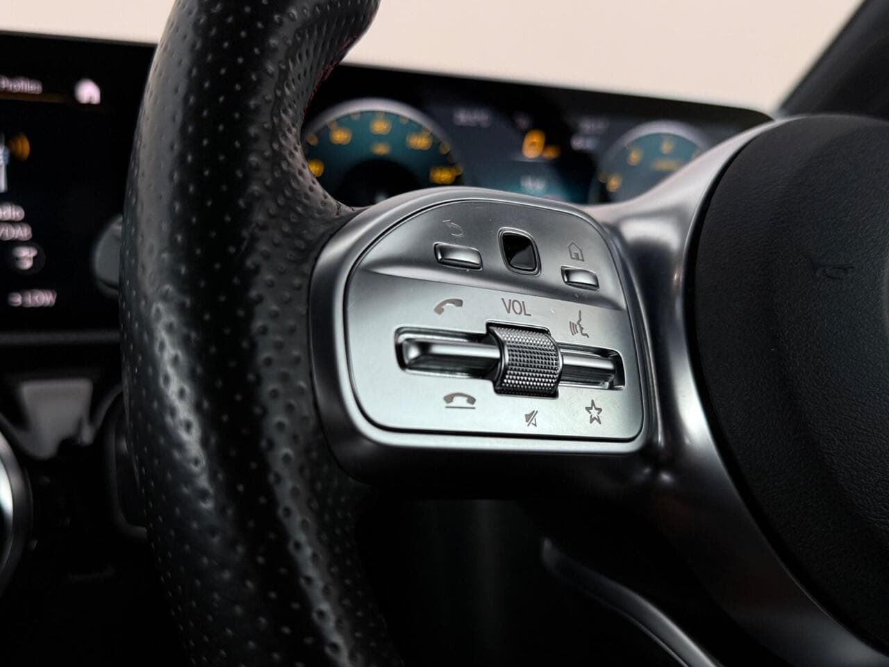 Mercedes-Benz A Class thumbnail Misc Controls