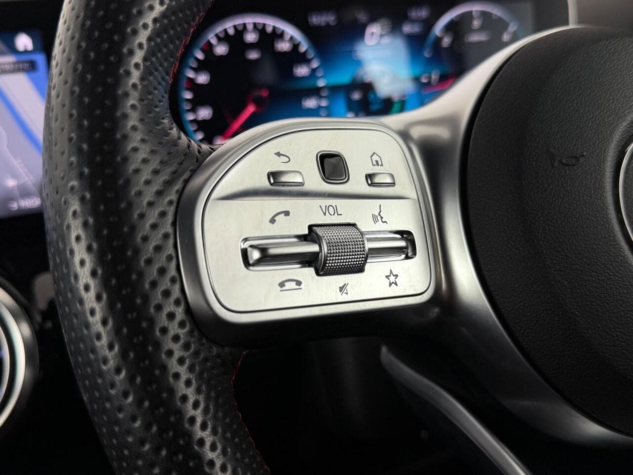 Mercedes-Benz GLB thumbnail Misc Controls