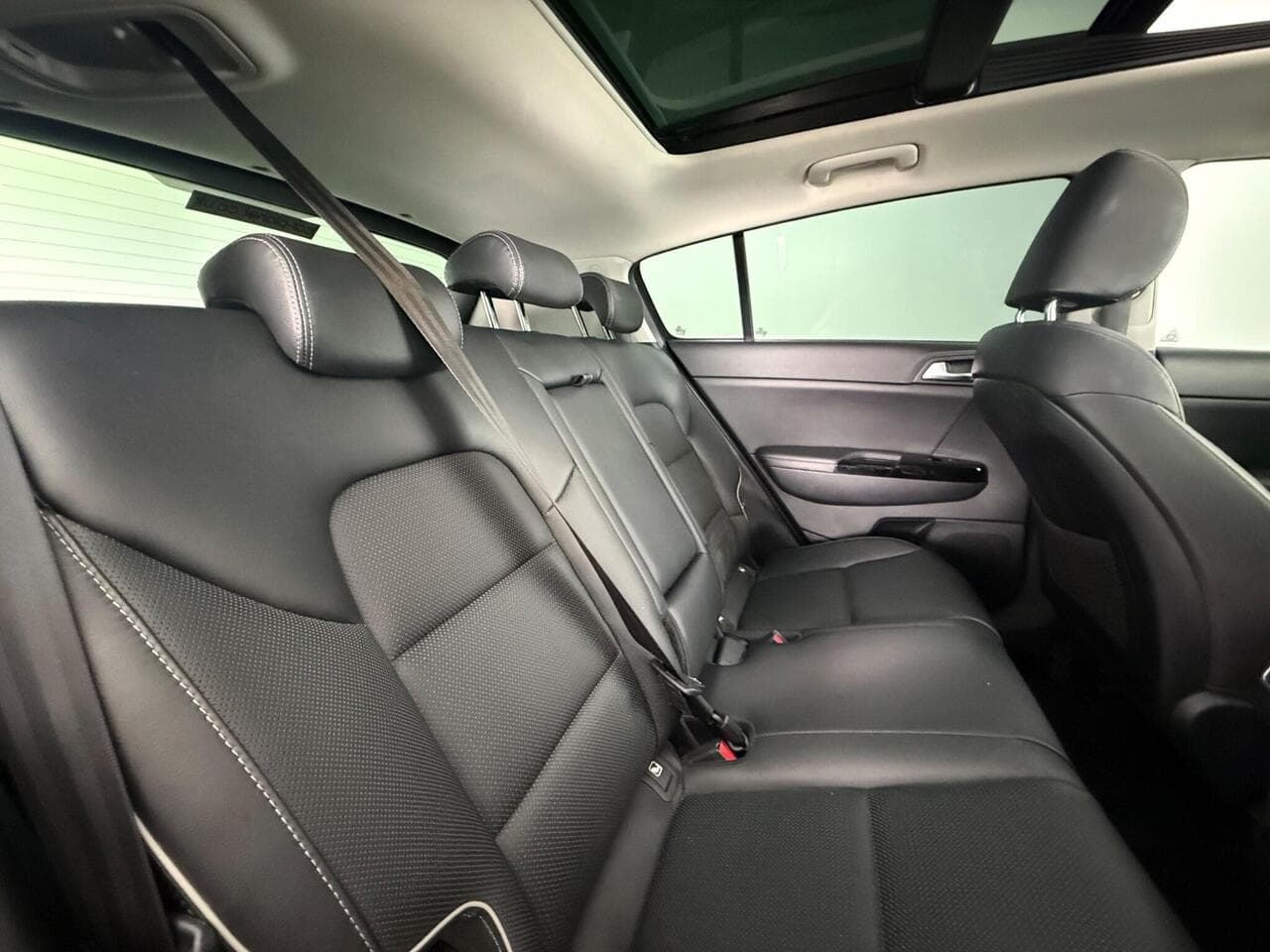 Kia Sportage thumbnail Seats Rear