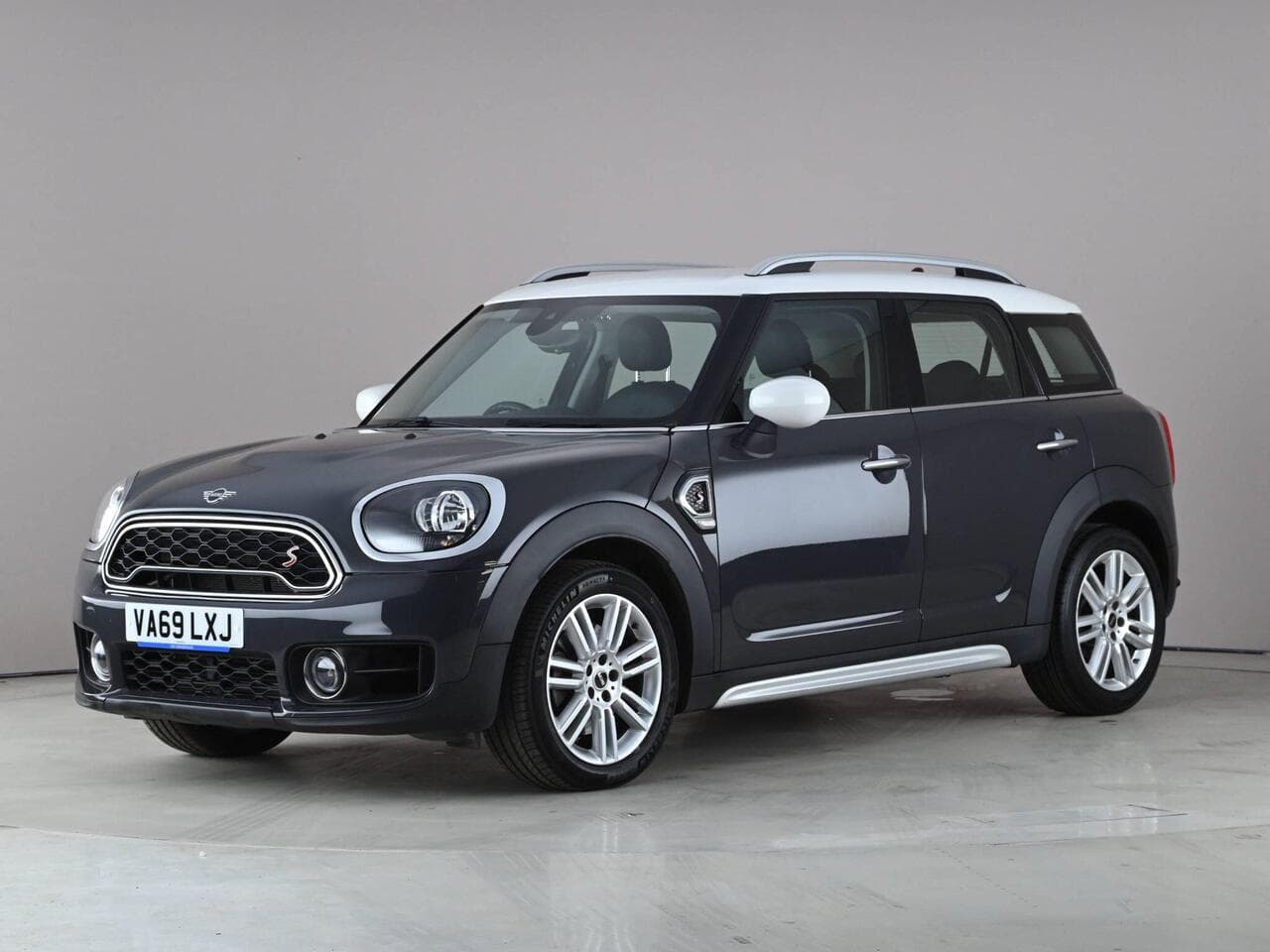 MINI Countryman thumbnail Front Left