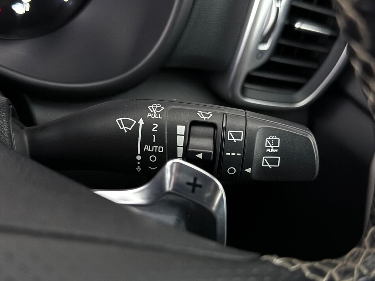 Kia Sportage thumbnail Misc Controls