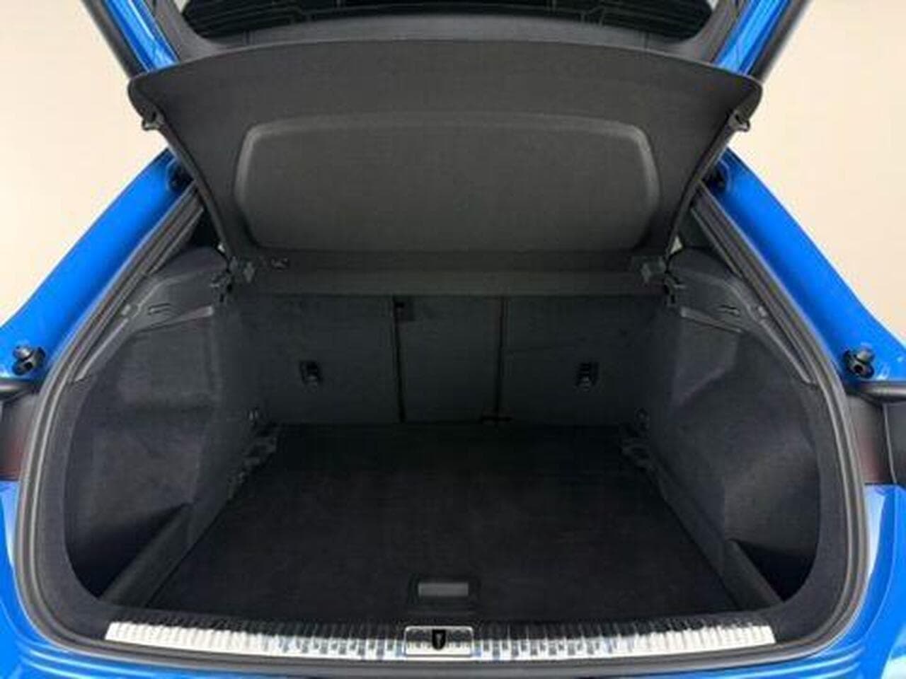 Audi Q3 thumbnail Boot