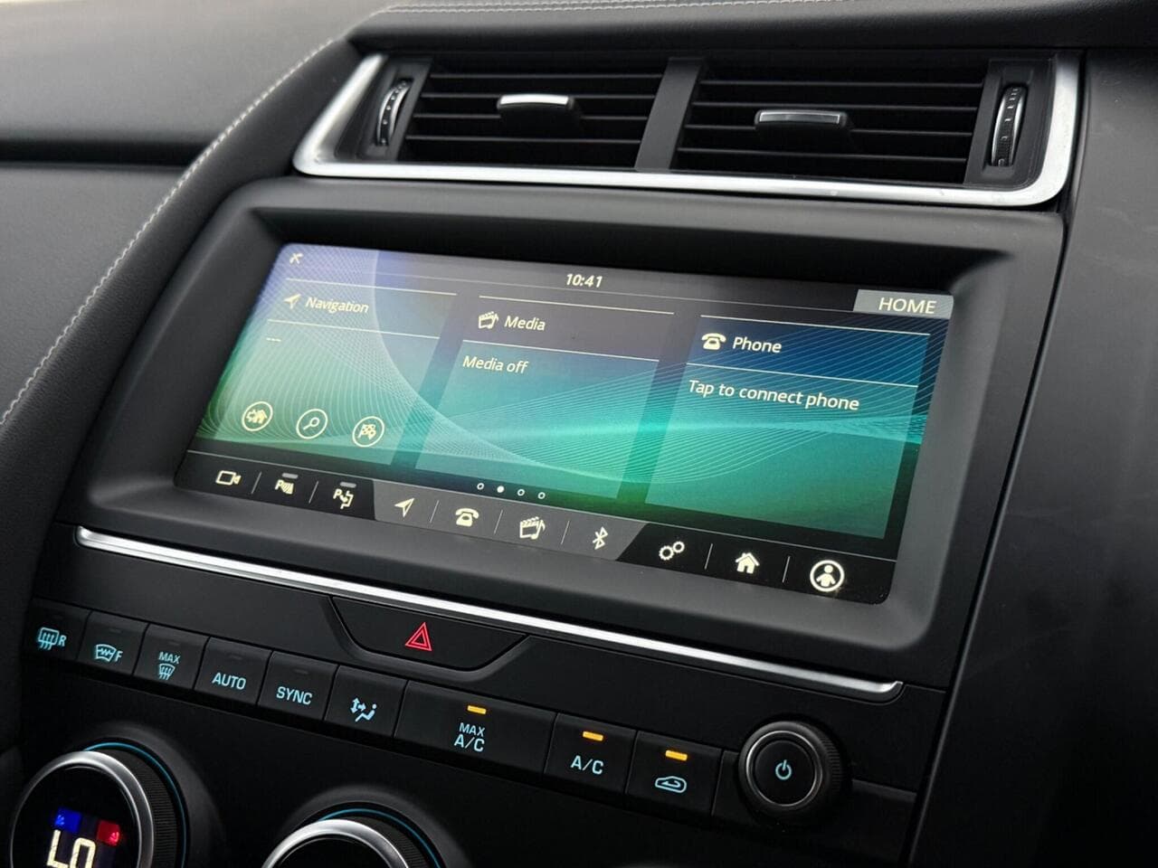 Jaguar E-PACE thumbnail Infotainment System