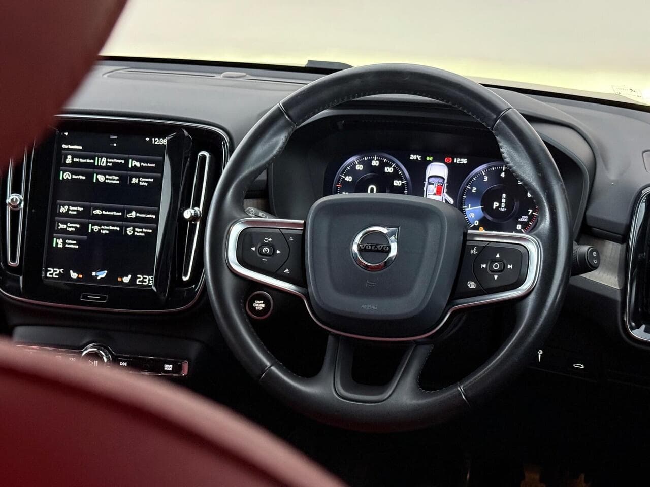 Volvo XC40 thumbnail Steering Wheel