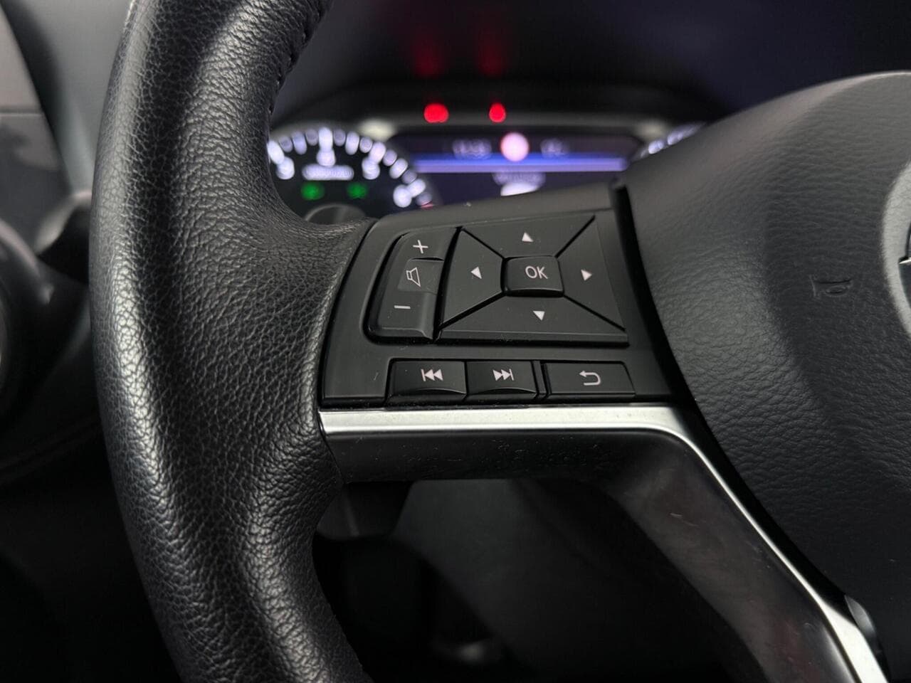Nissan Juke thumbnail Misc Controls