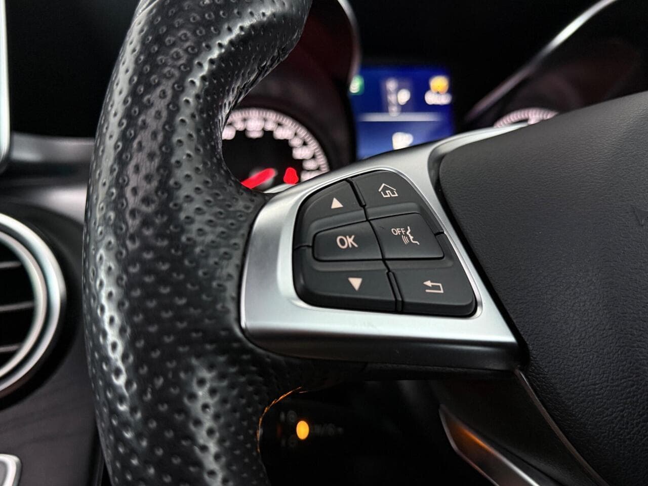 Mercedes-Benz GLC thumbnail Misc Controls