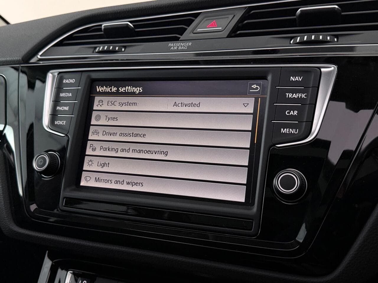 Volkswagen Touran thumbnail Infotainment System
