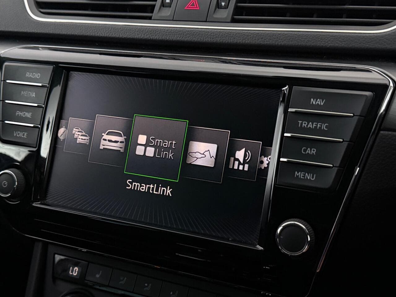 Skoda Superb thumbnail Infotainment System