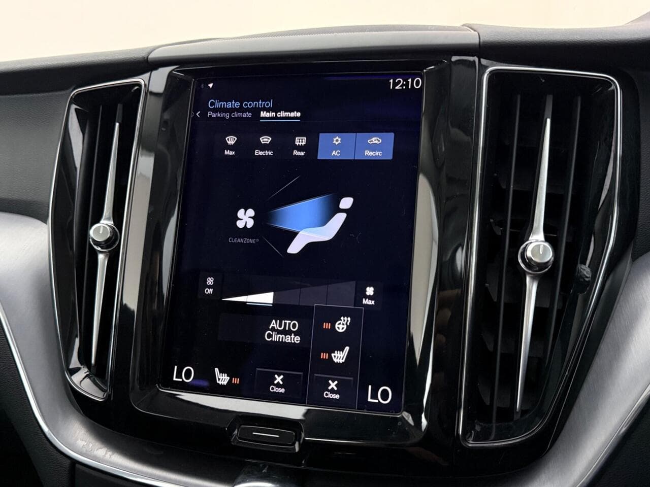 Volvo XC60 thumbnail Infotainment System