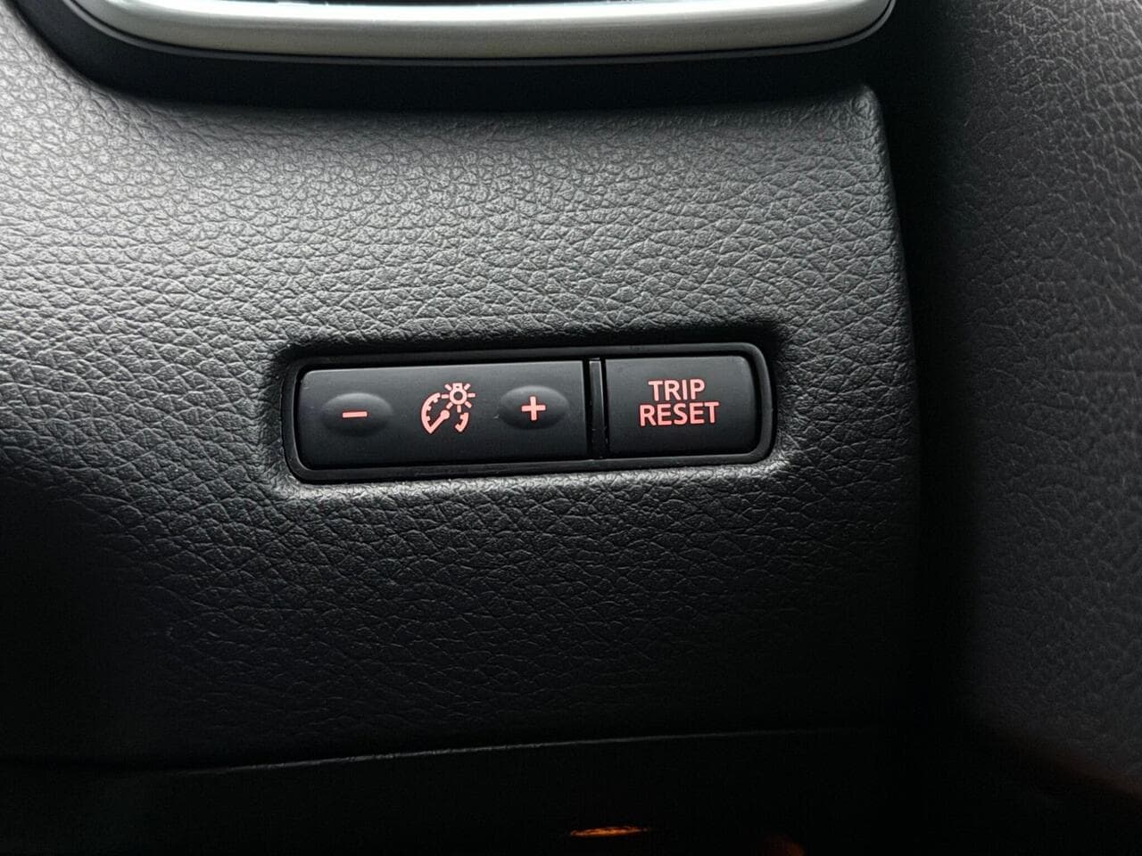 Nissan Qashqai thumbnail Misc Controls