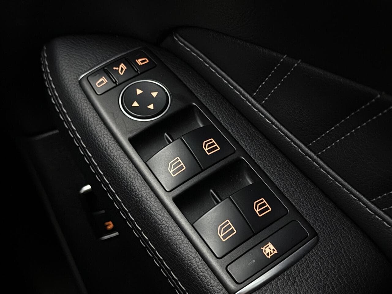 Mercedes-Benz GLE thumbnail Misc Controls
