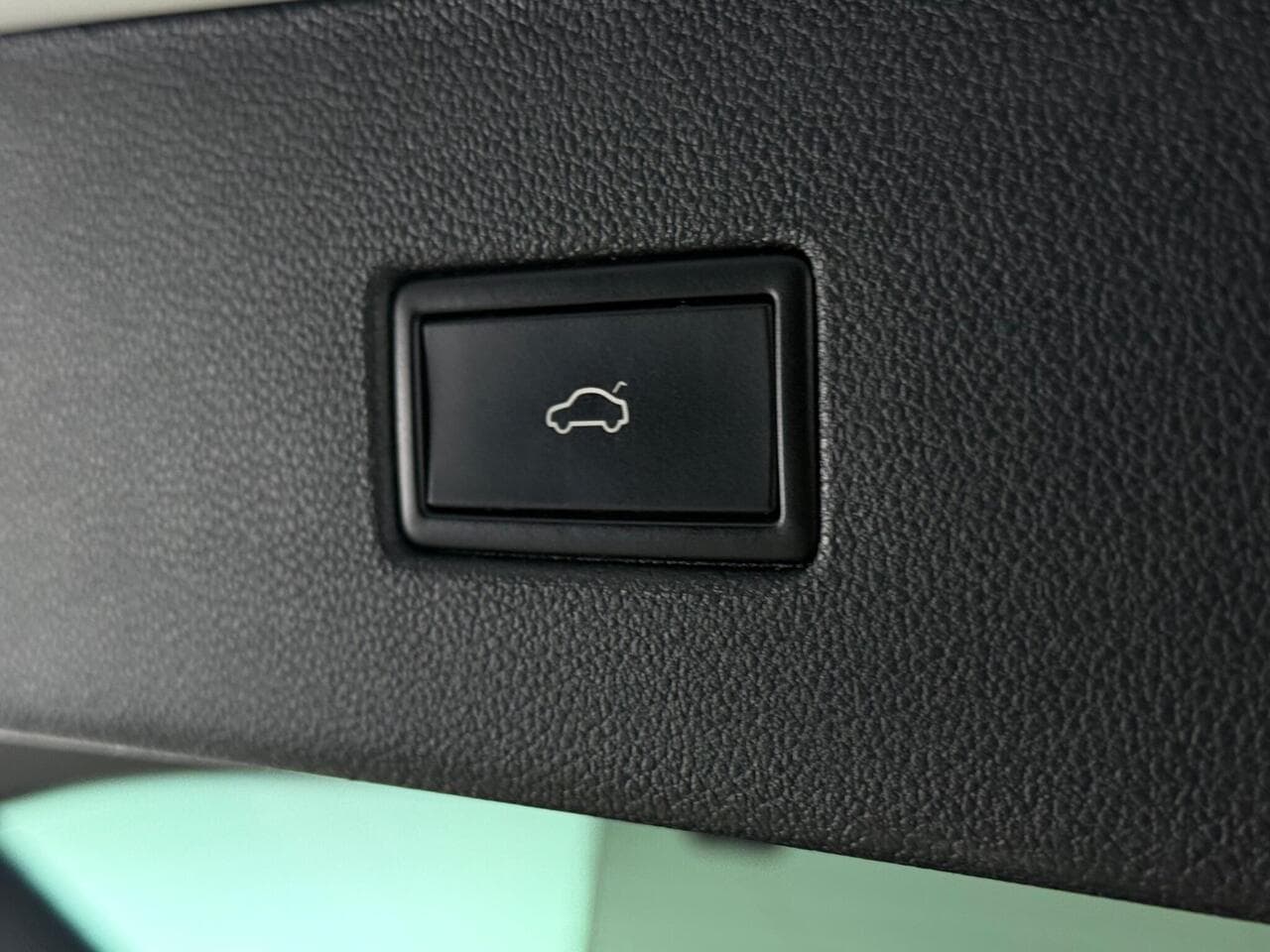 Volkswagen Tiguan thumbnail Misc Controls