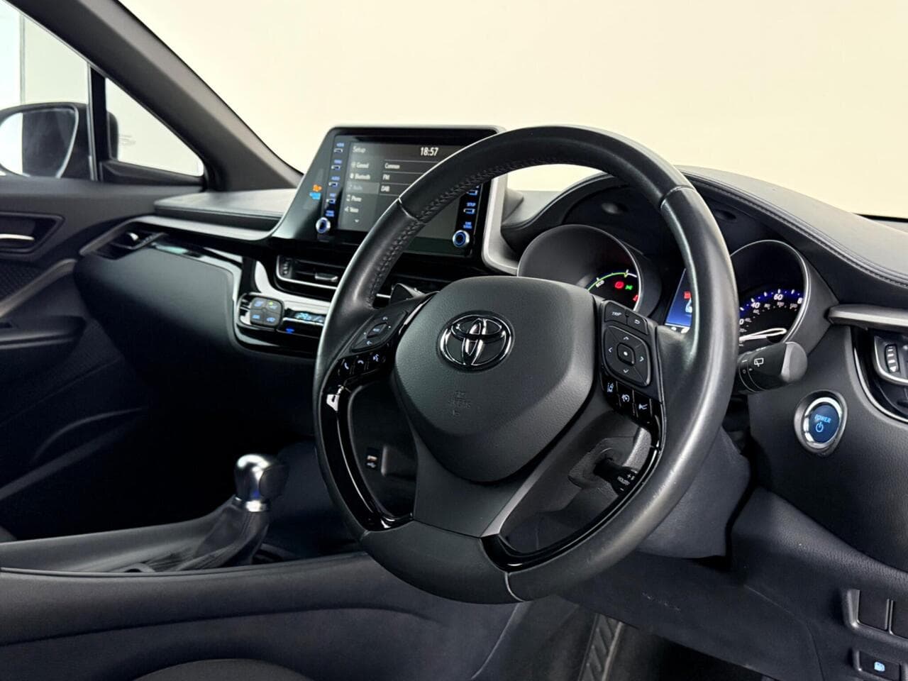 Toyota C-HR thumbnail Interior Front