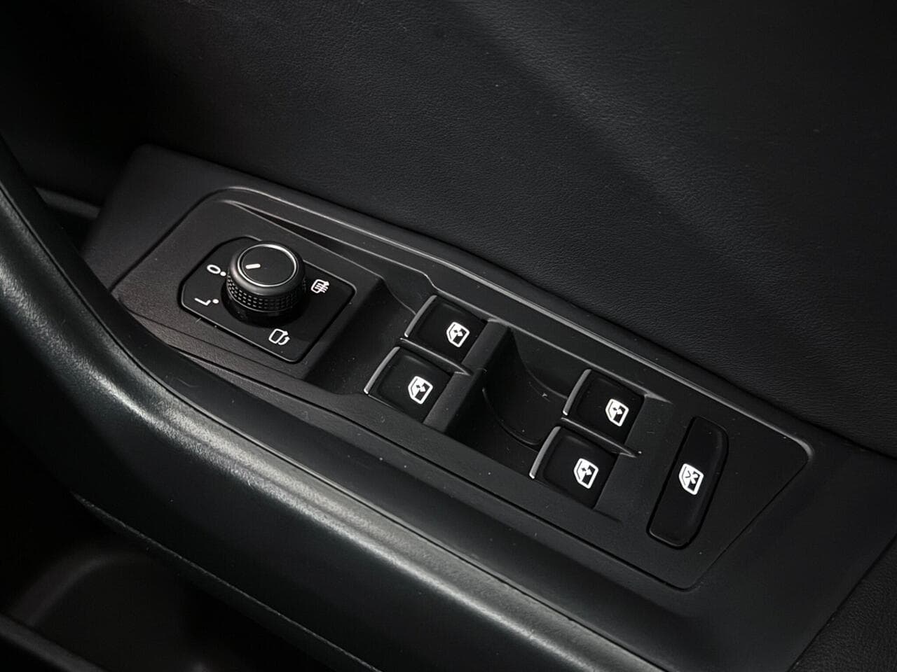Volkswagen T-Roc thumbnail Misc Controls