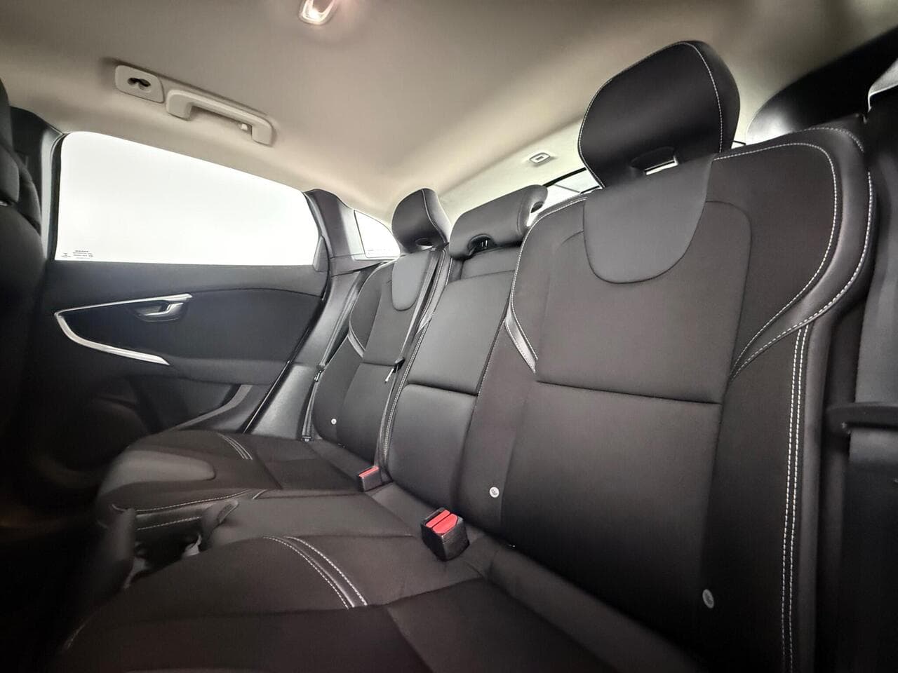 Volvo V40 thumbnail Seats Rear
