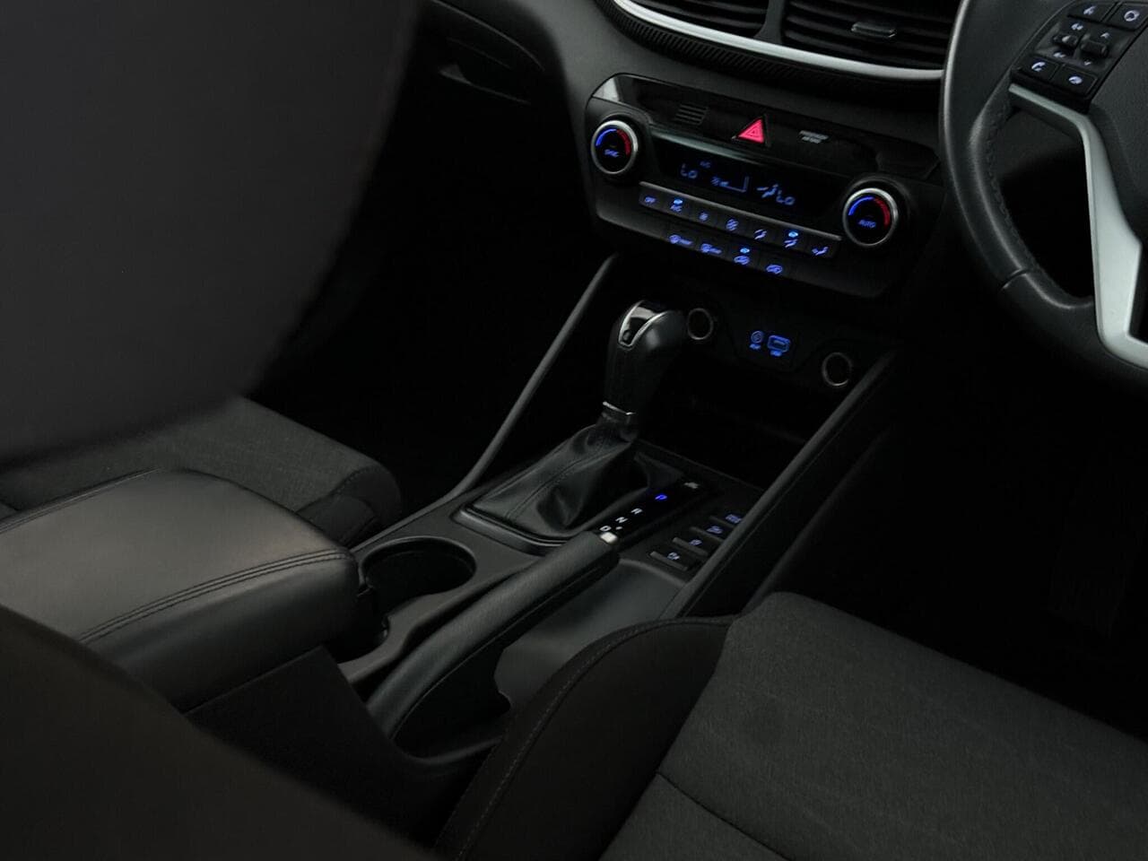 Hyundai TUCSON thumbnail Interior Front