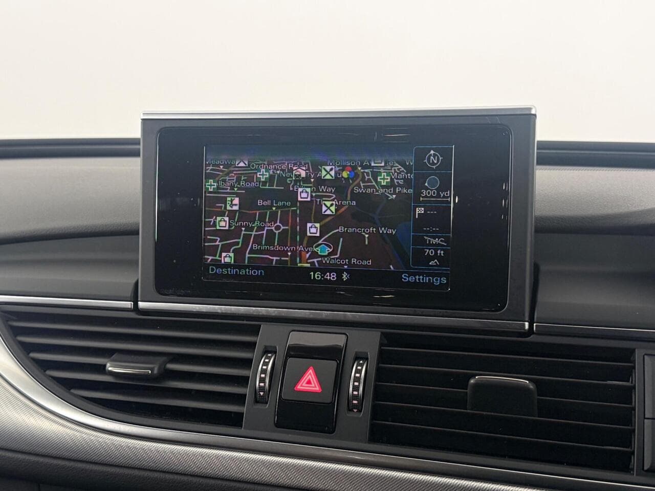 Audi A6 Avant thumbnail Infotainment System