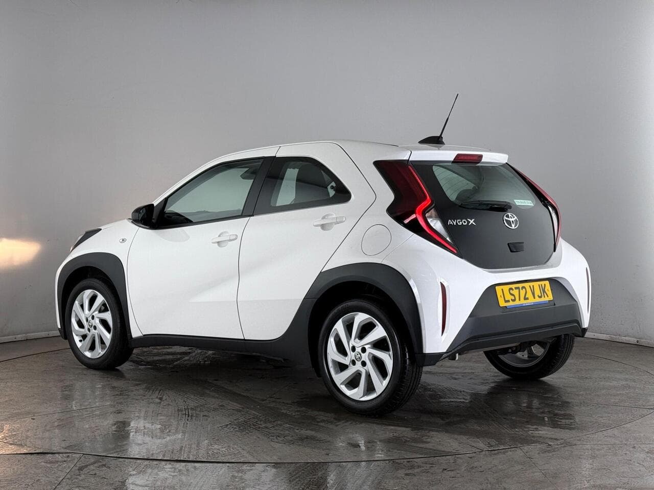 Toyota Aygo X thumbnail Rear Left