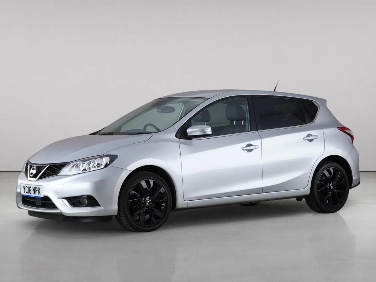 Nissan Pulsar thumbnail Front Left