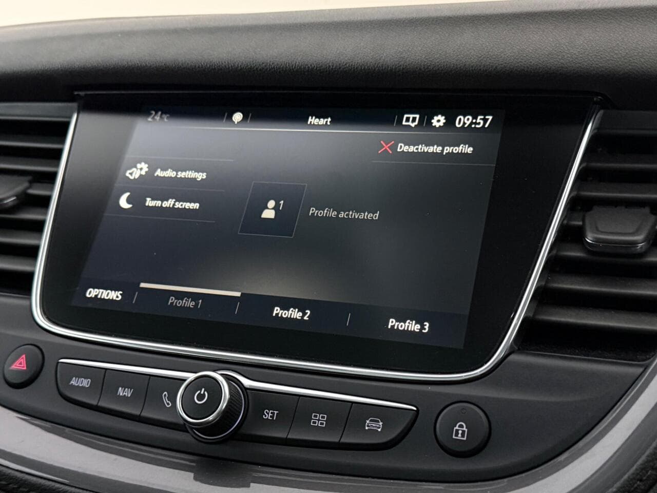 Vauxhall Grandland X thumbnail Infotainment System