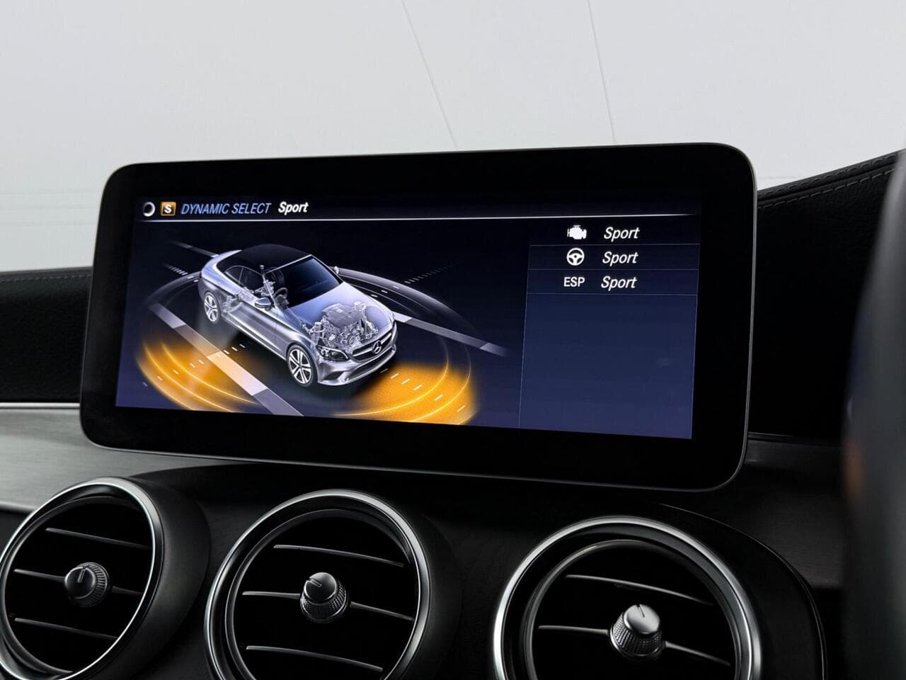 Mercedes-Benz C Class thumbnail Infotainment System