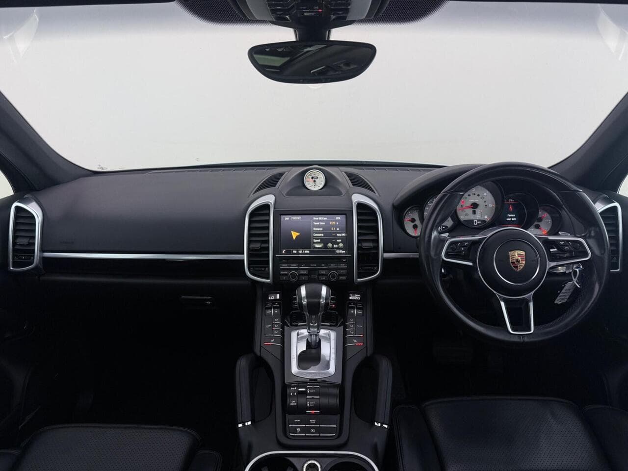 Porsche Cayenne thumbnail Interior Front