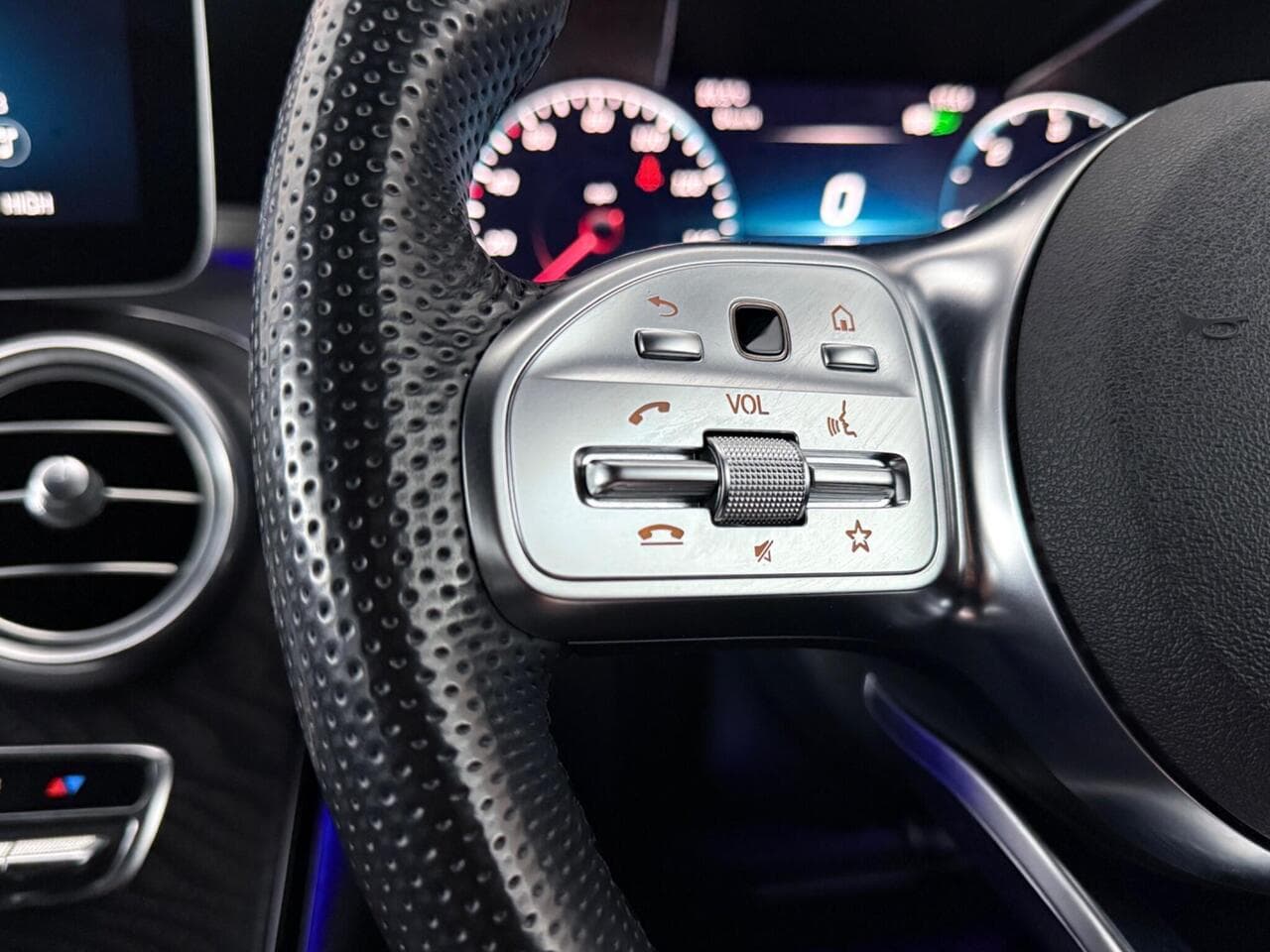 Mercedes-Benz GLC thumbnail Misc Controls