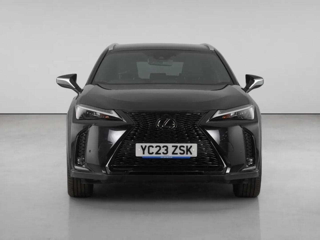 Lexus UX thumbnail Front
