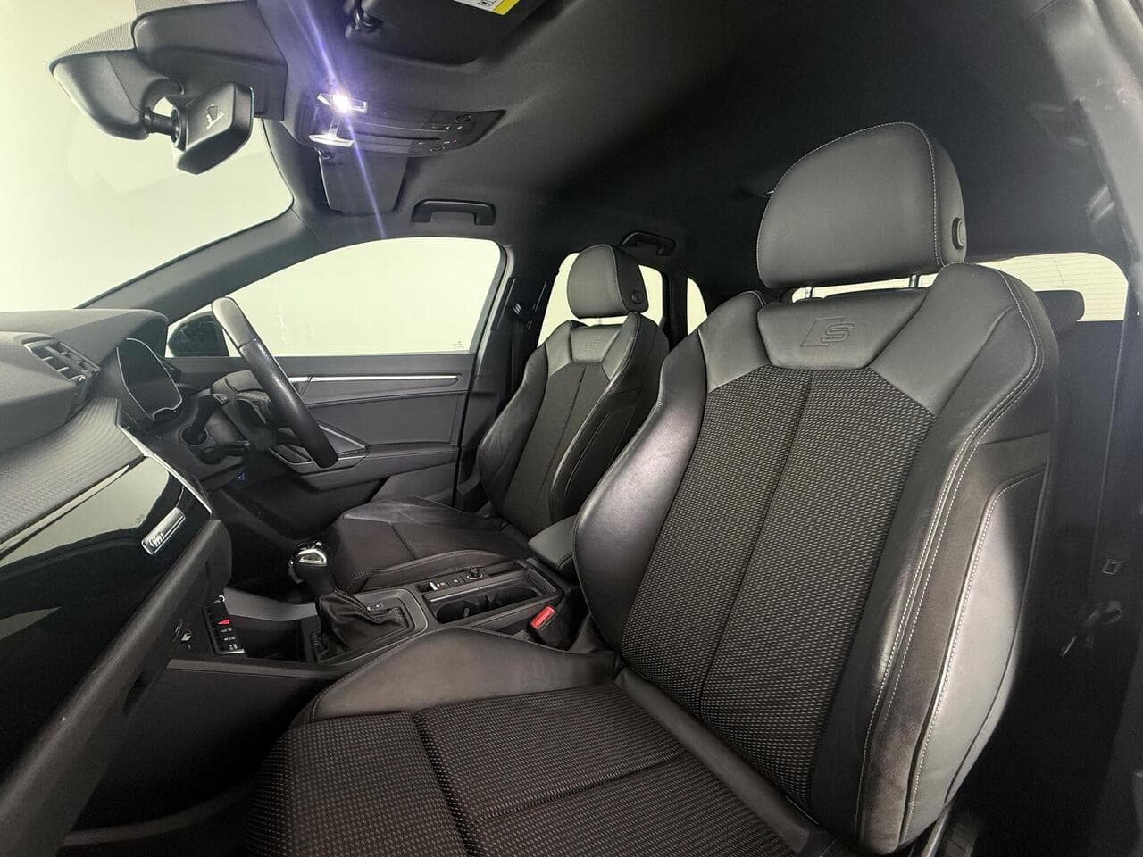 Audi Q3 thumbnail Seat Front Passenger