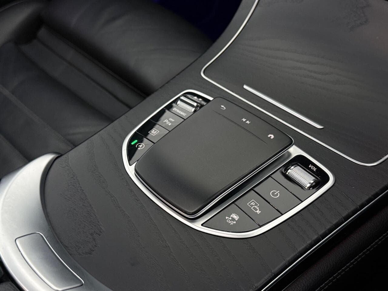 Mercedes-Benz GLC thumbnail Misc Controls