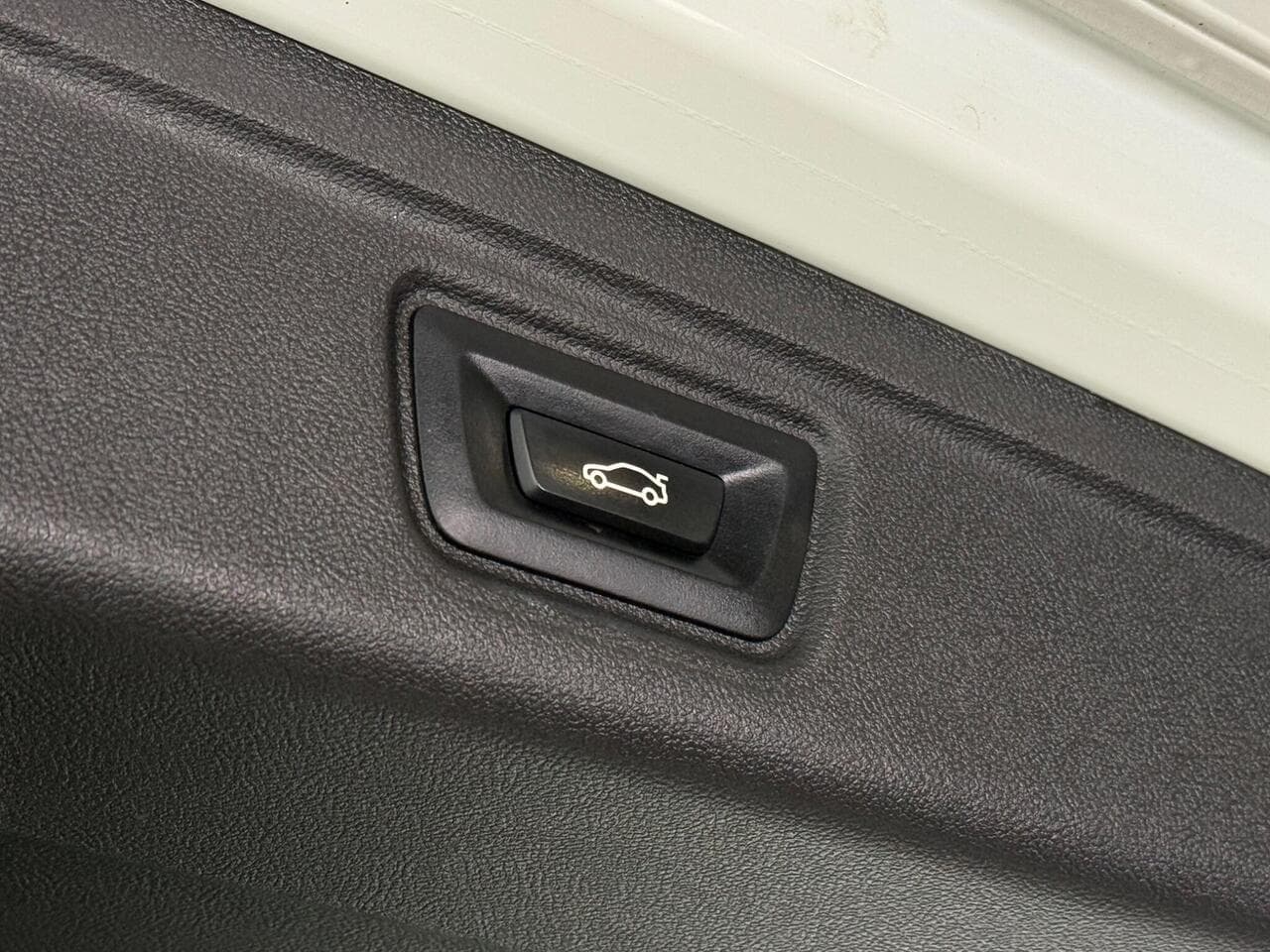 BMW 3 Series thumbnail Misc Controls