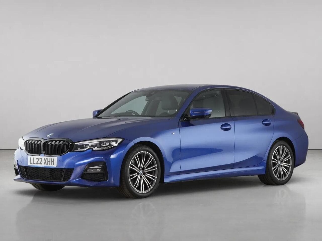 BMW 3 Series thumbnail Front Left