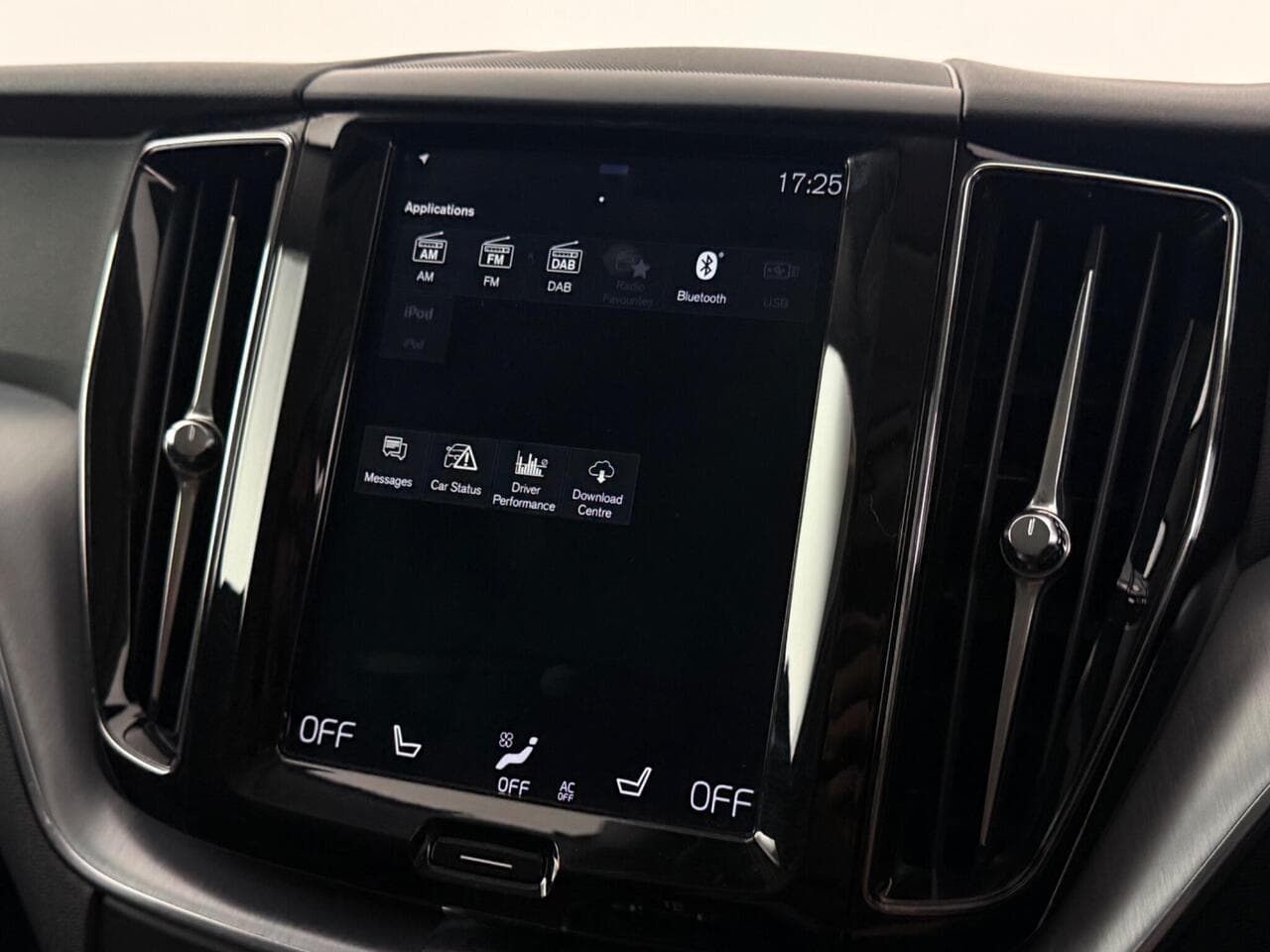 Volvo XC60 thumbnail Infotainment System