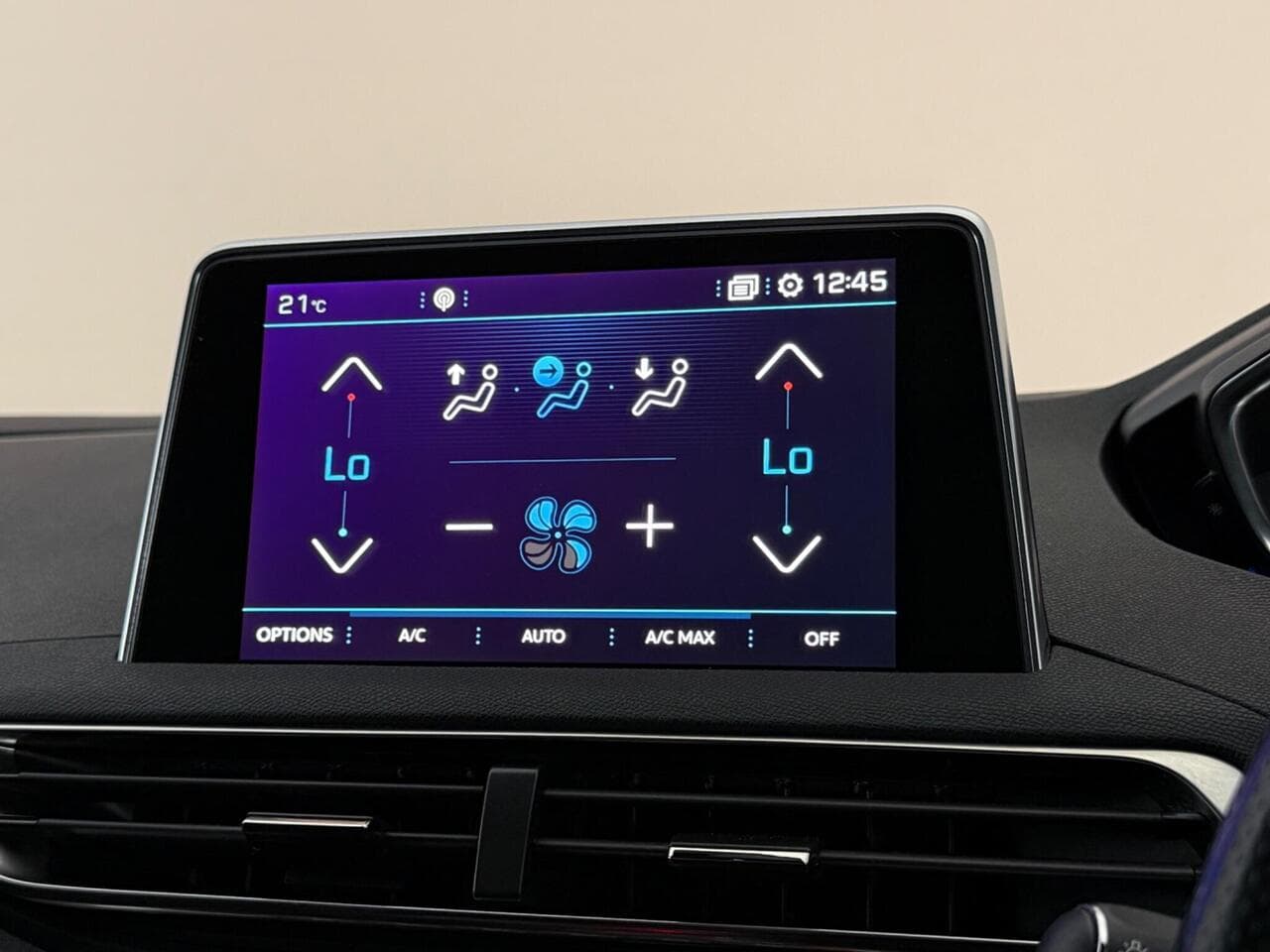 Peugeot 5008 thumbnail Infotainment System