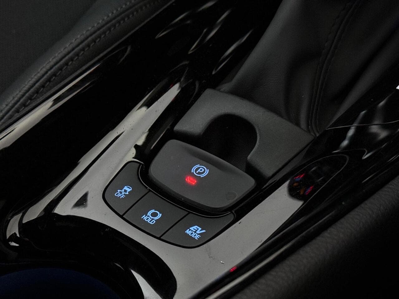 Toyota C-HR thumbnail Misc Controls
