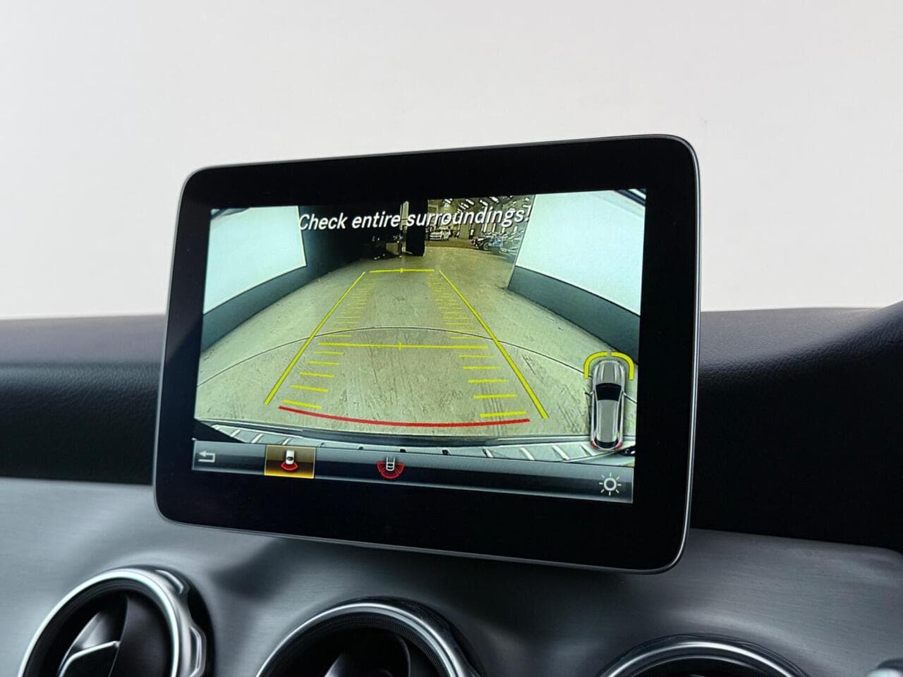 Mercedes-Benz GLA thumbnail Infotainment System