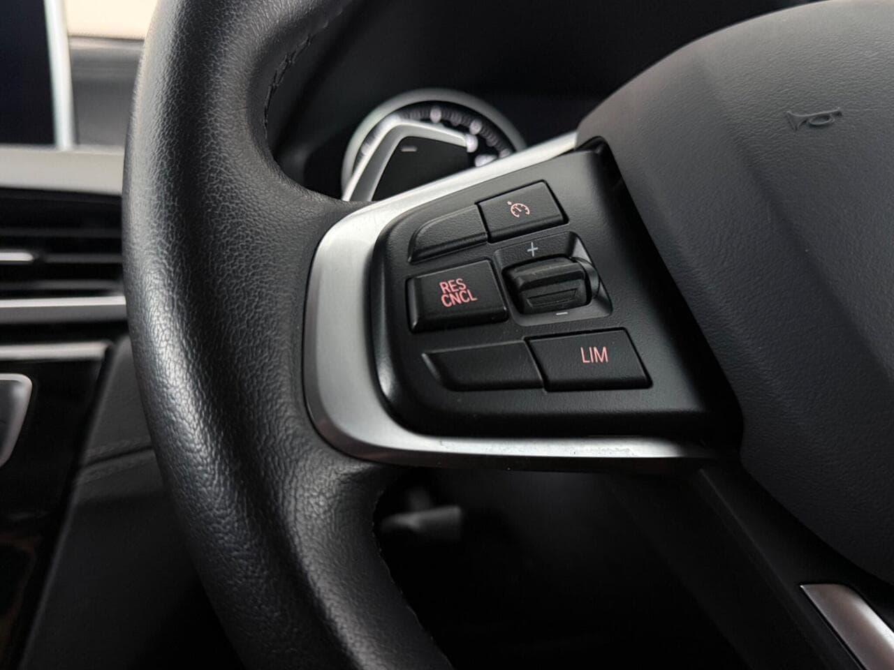 BMW X2 thumbnail Misc Controls