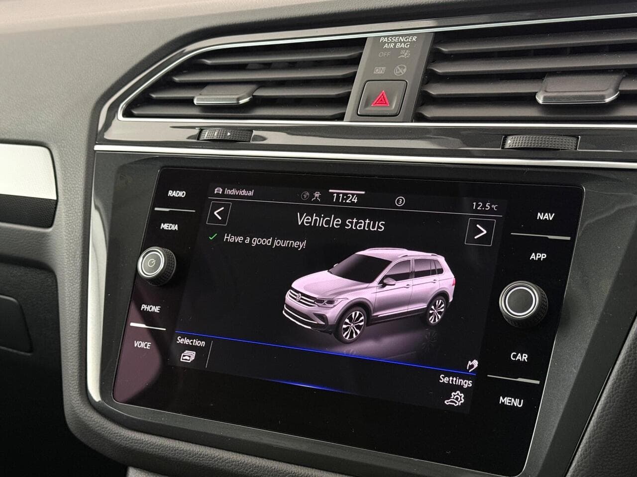 Volkswagen Tiguan thumbnail Infotainment System