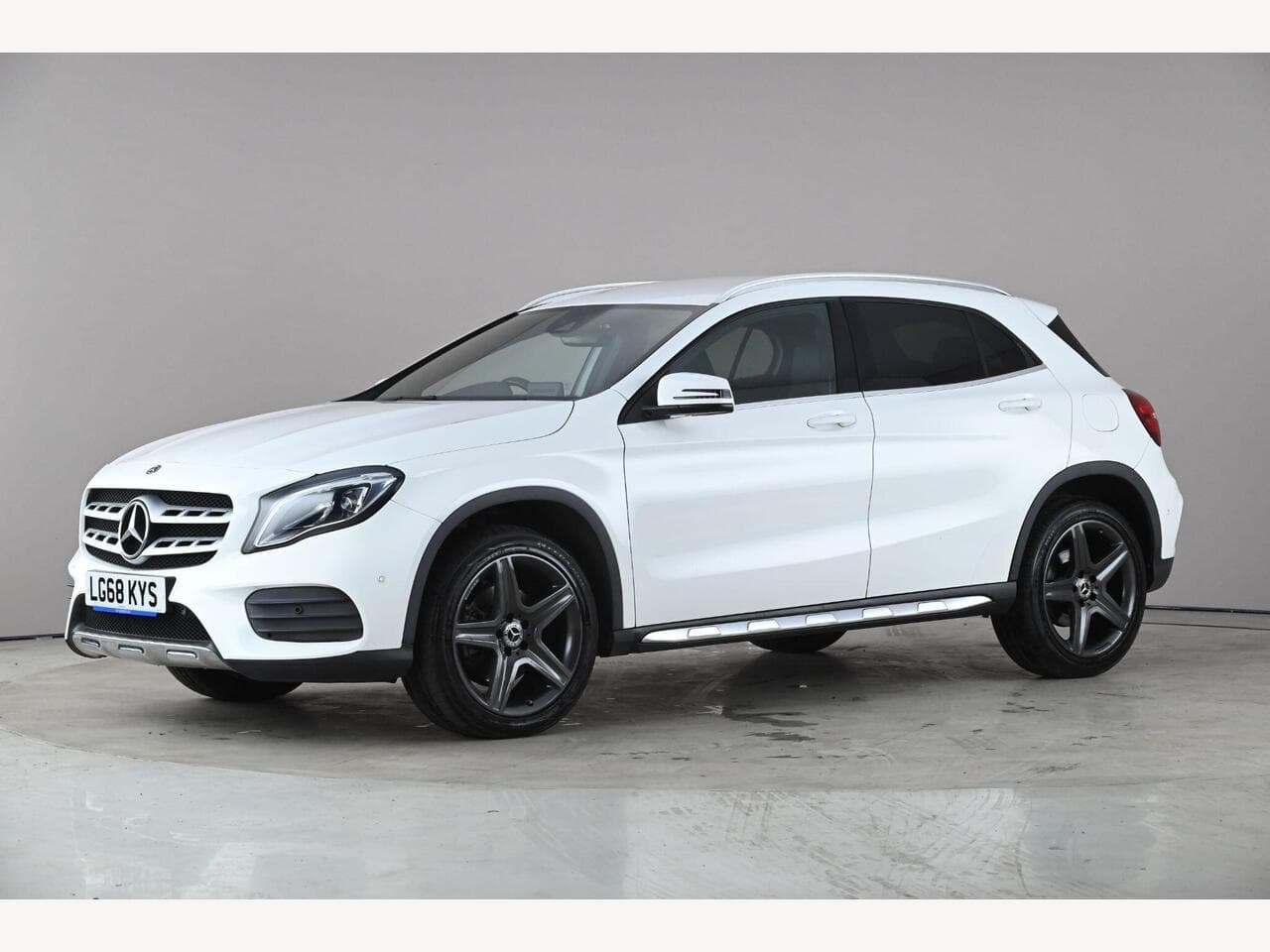 Mercedes-Benz GLA thumbnail Front Left