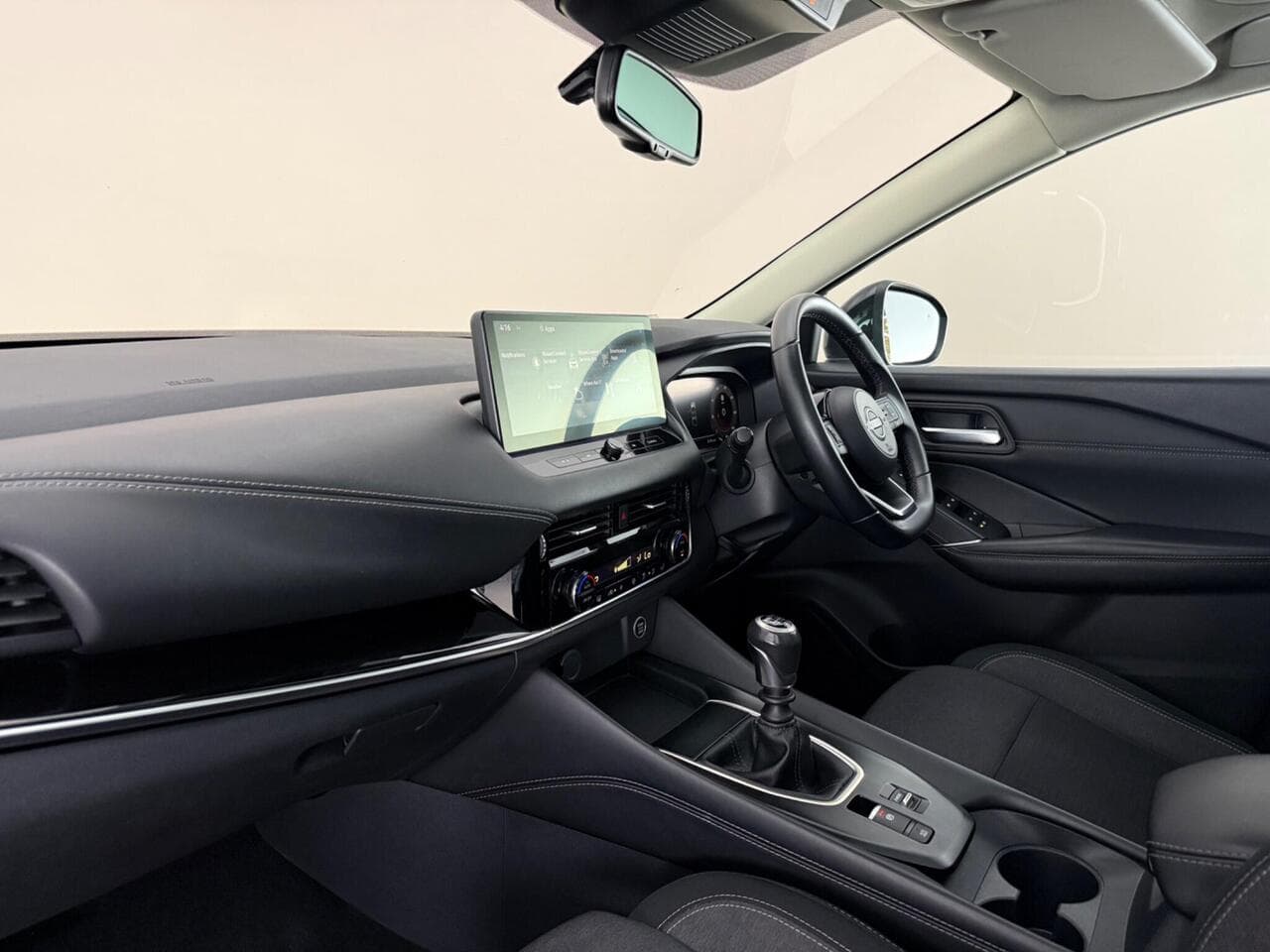 Nissan Qashqai thumbnail Interior Front