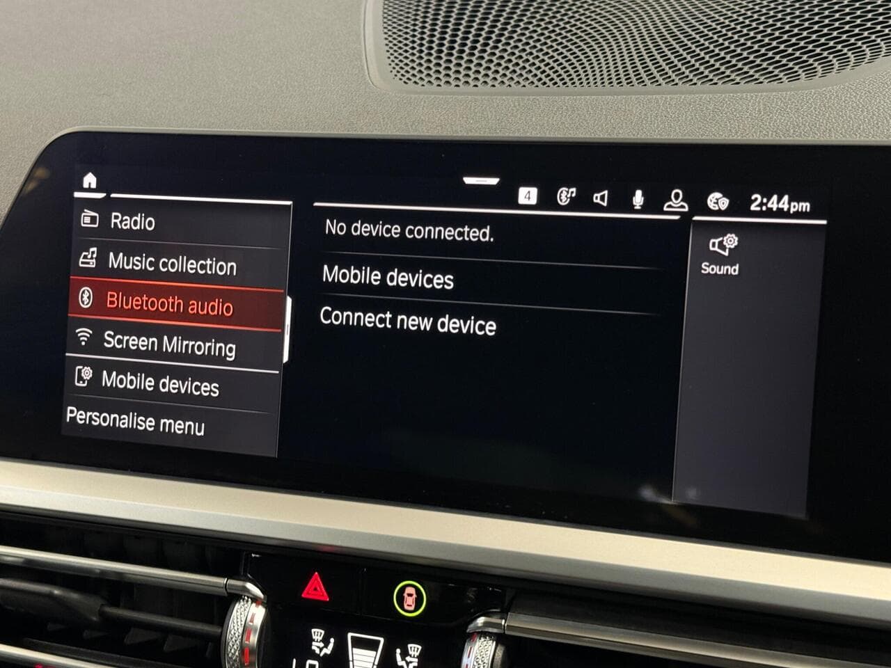 BMW 3 Series thumbnail Infotainment System