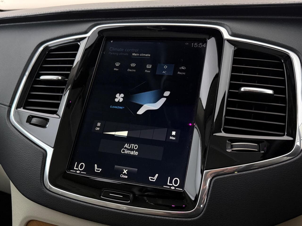 Volvo XC90 thumbnail Infotainment System