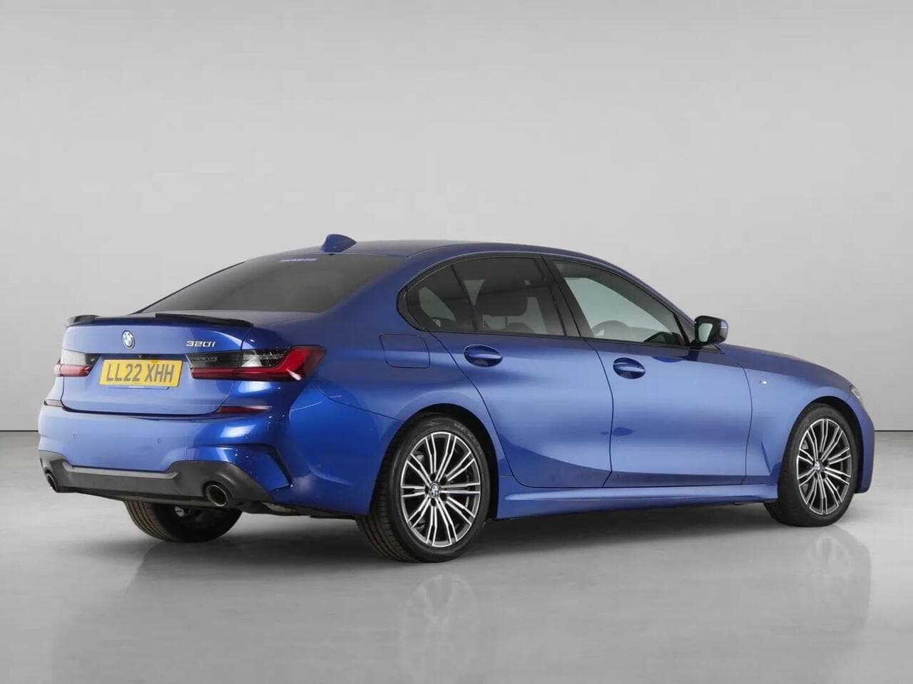 BMW 3 Series thumbnail Rear Right