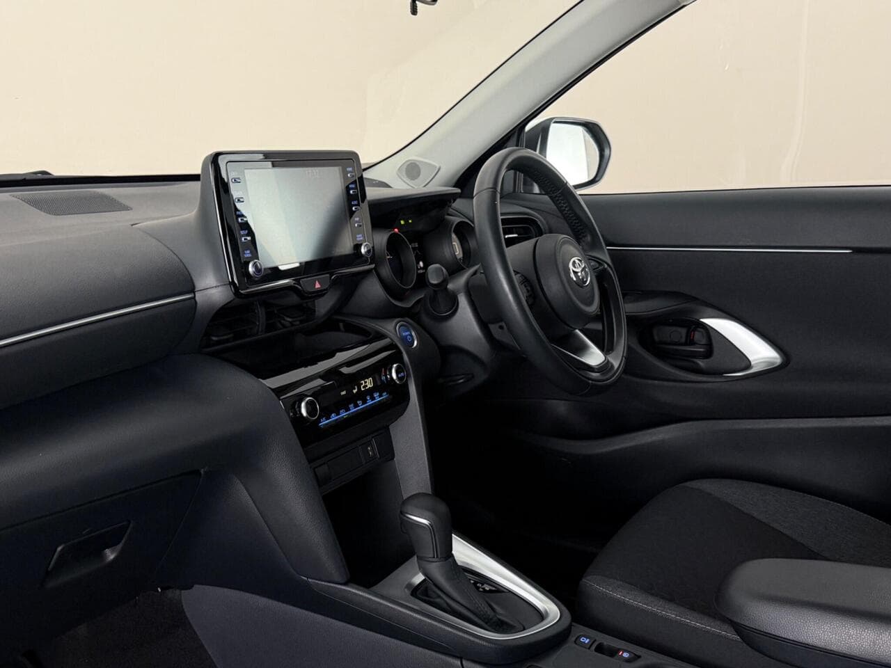 Toyota Yaris Cross thumbnail Interior Front