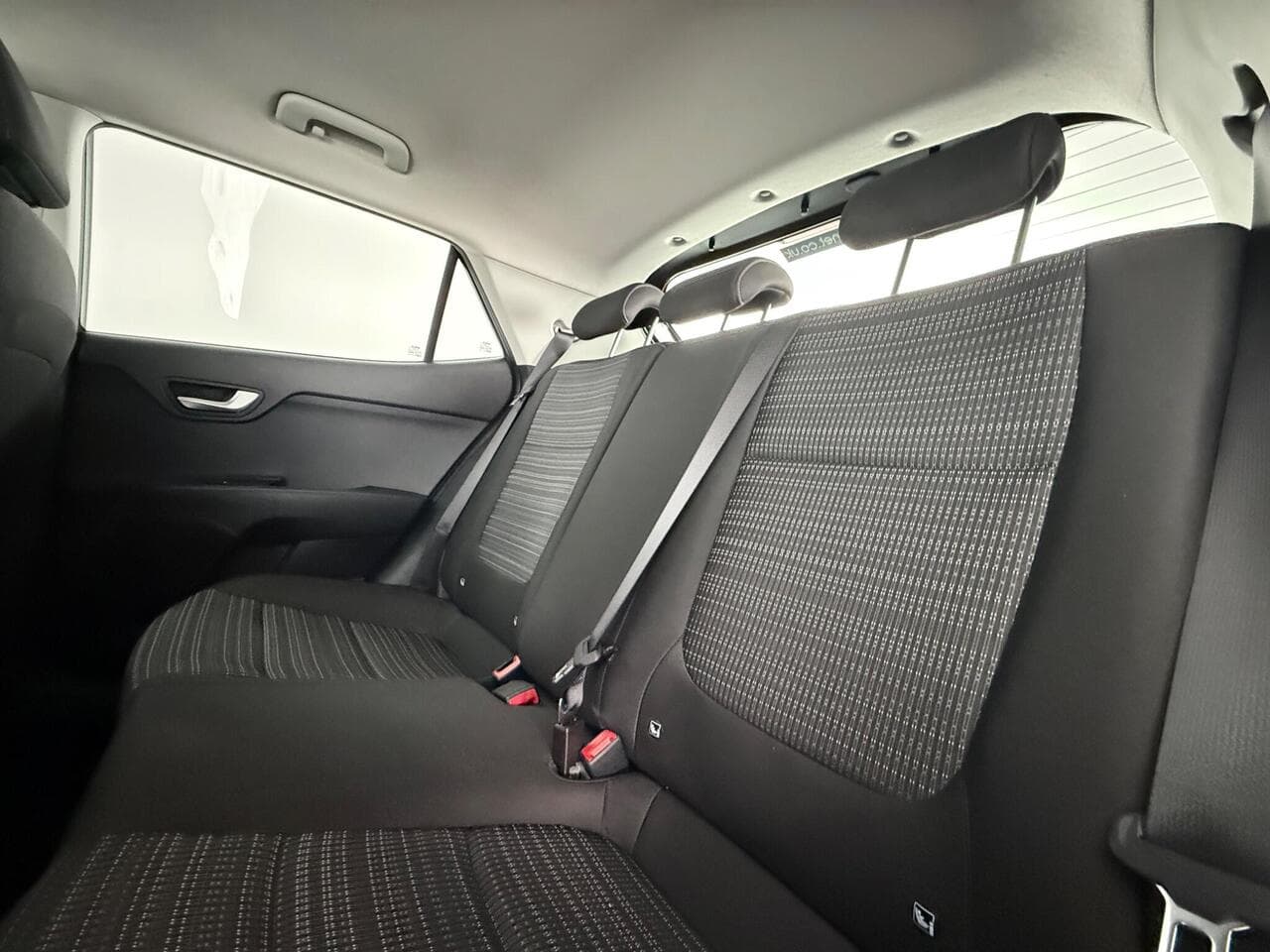 Kia Stonic thumbnail Seats Rear