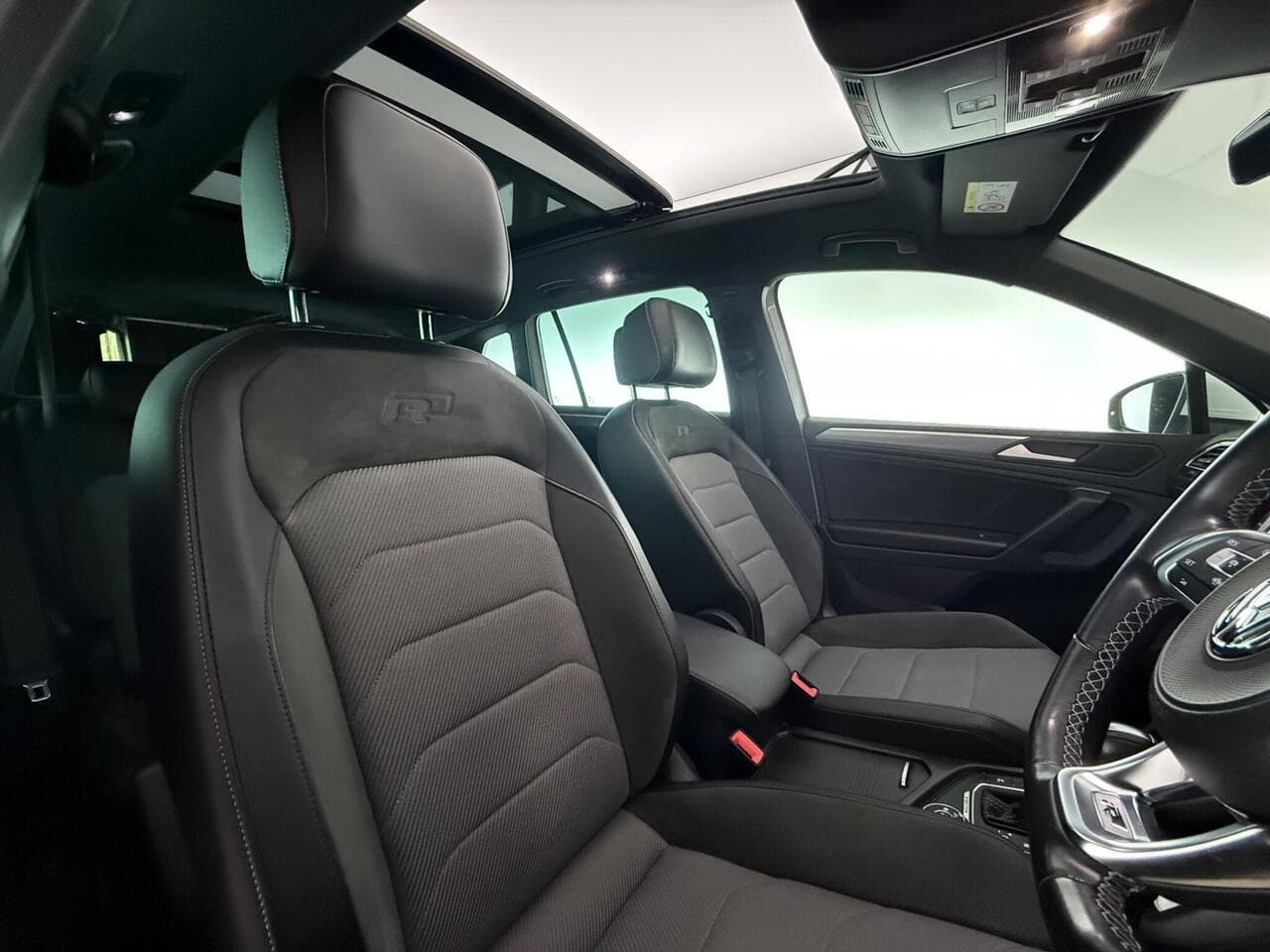 Volkswagen Tiguan thumbnail Seat Driver