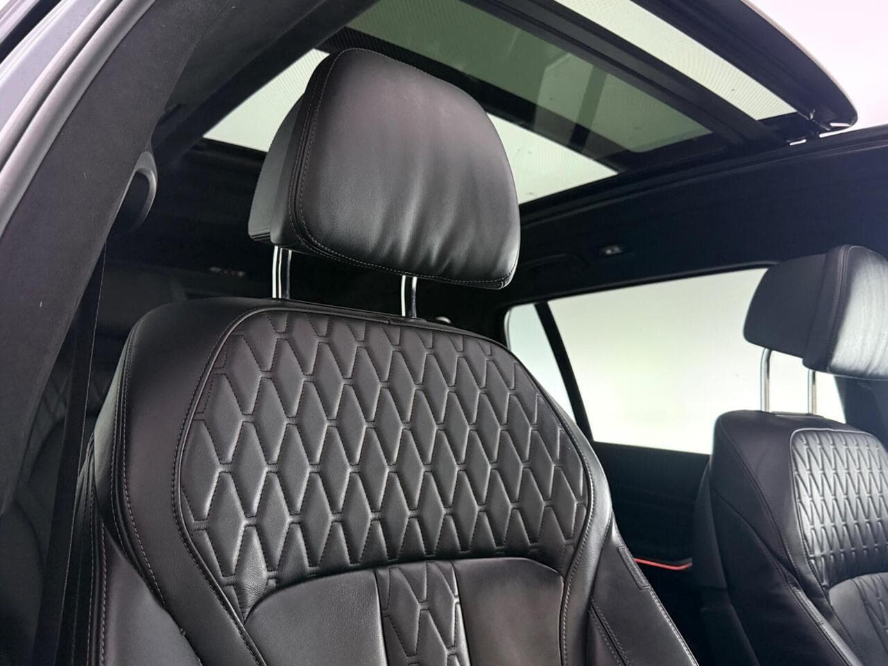BMW X7 thumbnail Seat Driver