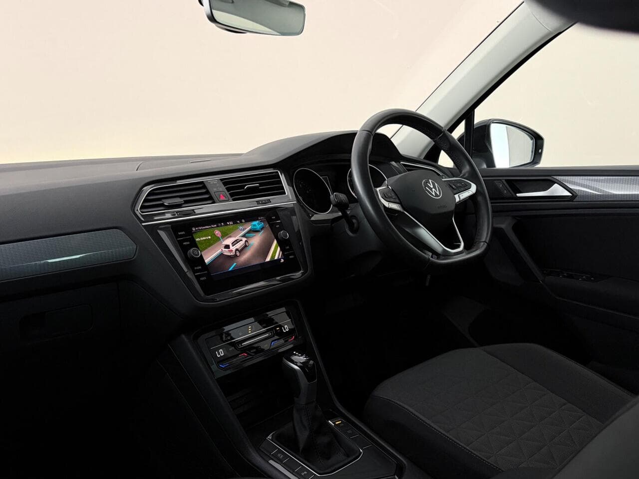 Volkswagen Tiguan thumbnail Interior Front
