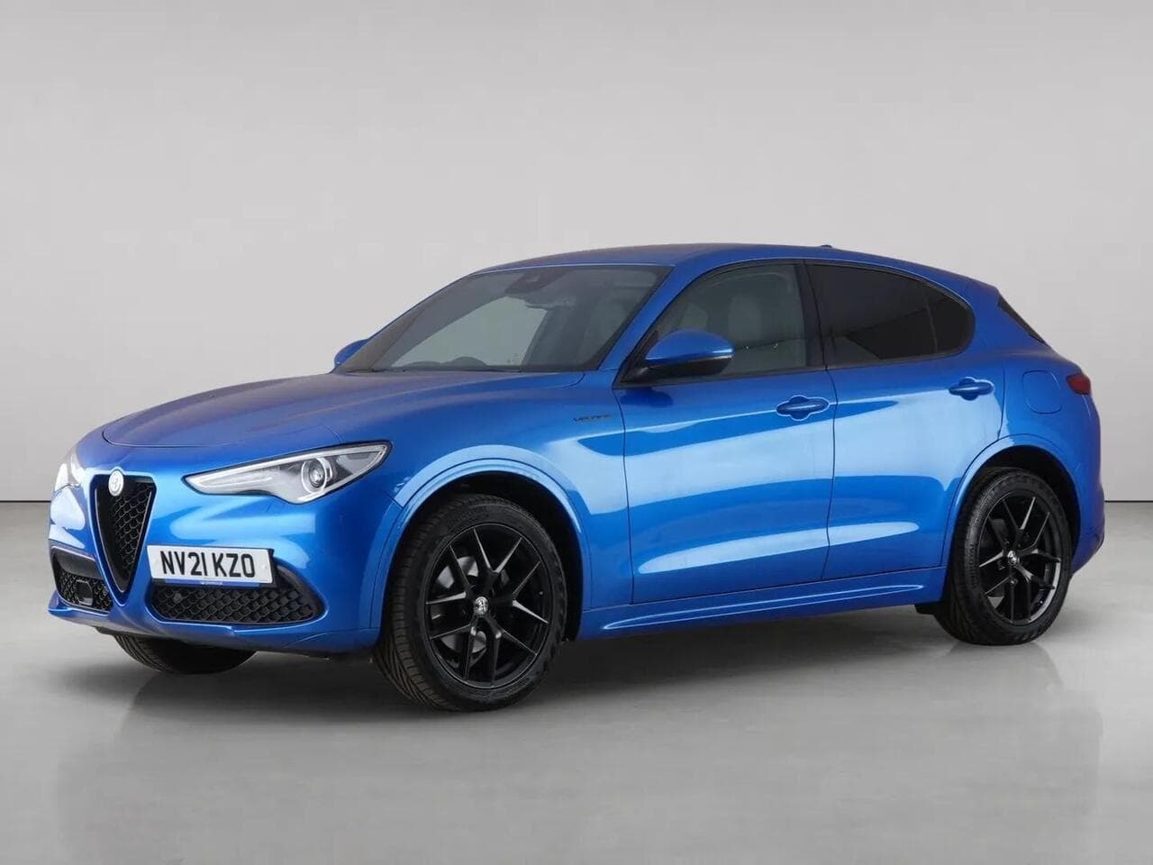 Alfa Romeo Stelvio thumbnail Front Left