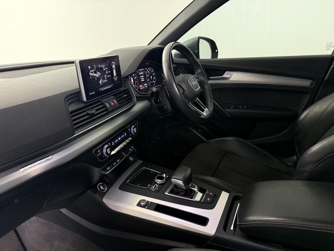 Audi Q5 thumbnail Interior Front